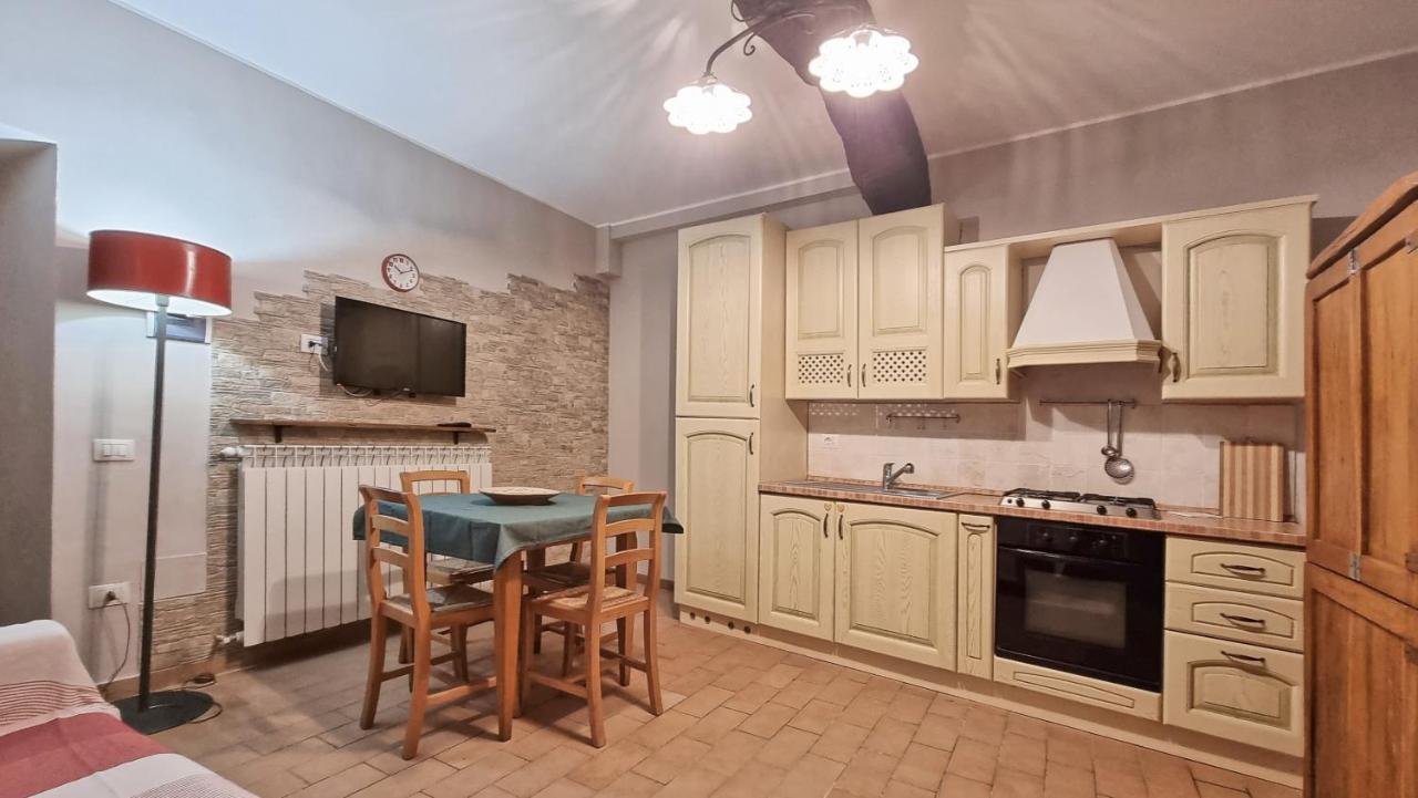 Residenza Dei Longobardi Affittacamere สโปเลโต ภายนอก รูปภาพ