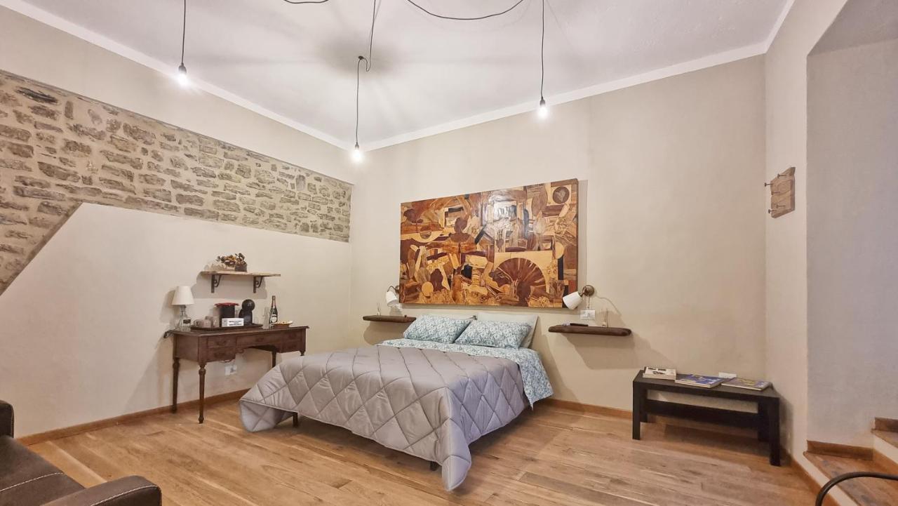 Residenza Dei Longobardi Affittacamere สโปเลโต ภายนอก รูปภาพ
